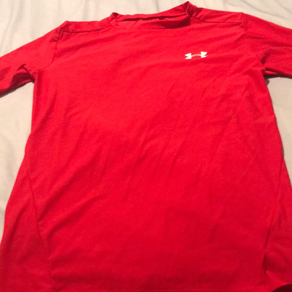 UA heat gear short sleeve top